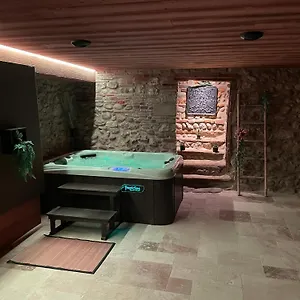 https://maison-perouges-spa.hotels-rhonealpes.com